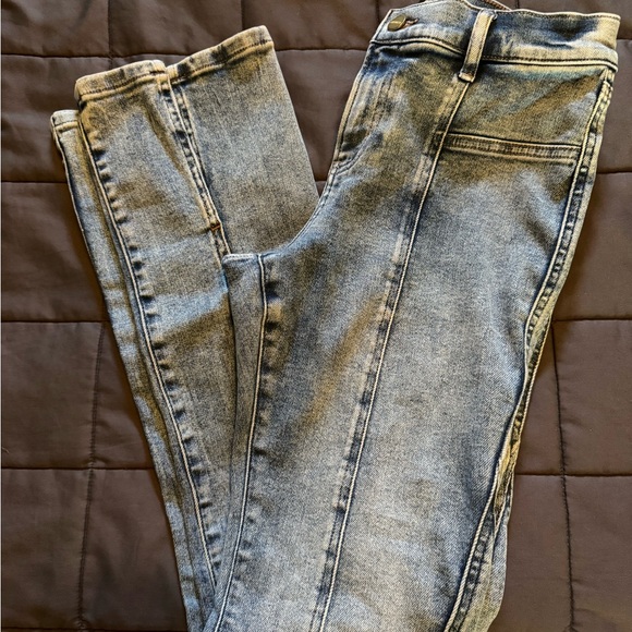Express Skyscraper Mid Rise Jeans - Picture 2 of 5